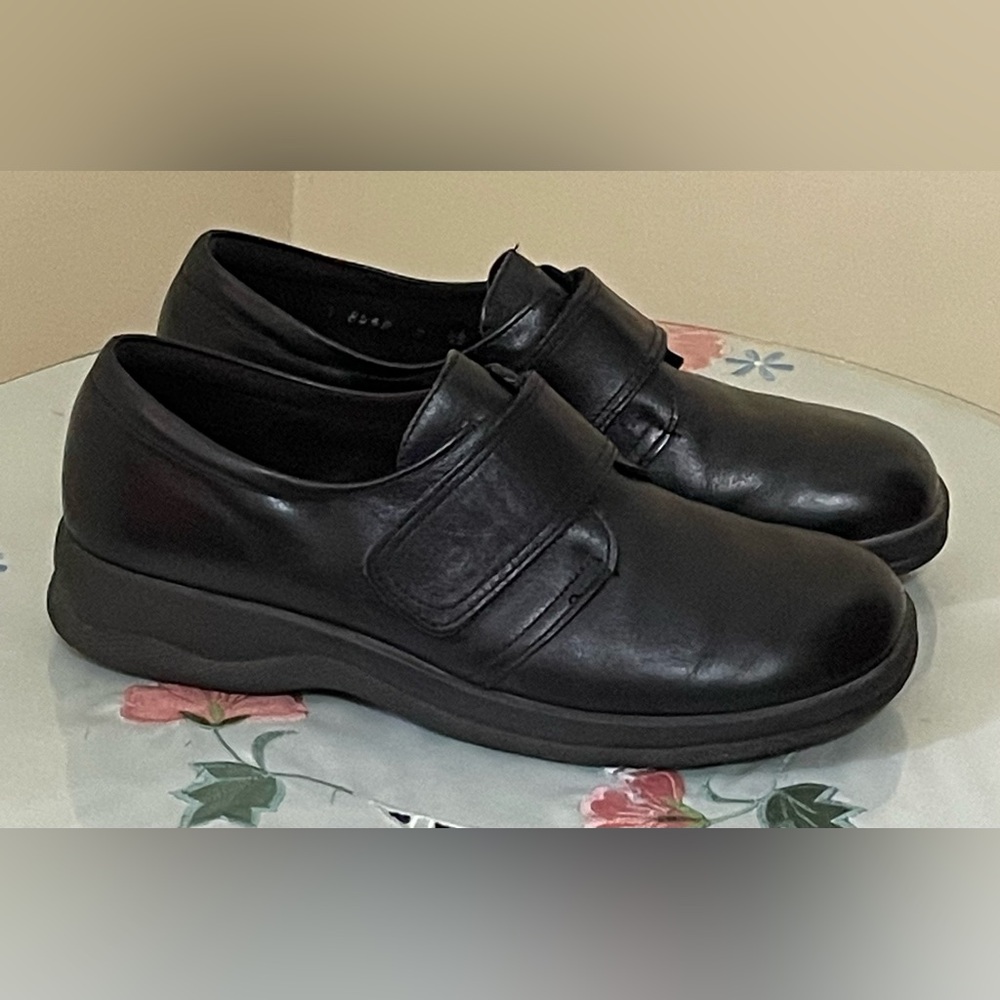Fit 4 U Women’s Black Shoes Size 8
